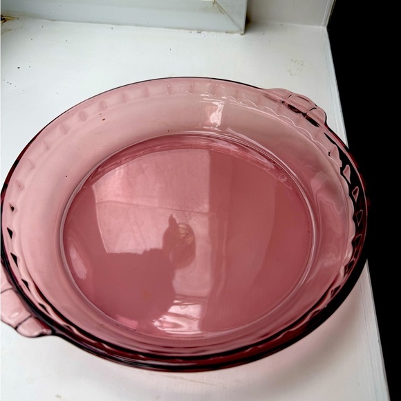 Vintage PYREX Amethyst Glass Fluted Pie Pan #229 9.5in Diameter Deep Dish Plate - Picture 1 of 5